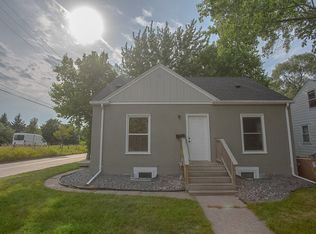 825 22nd Ave SE, Minneapolis, MN 55414