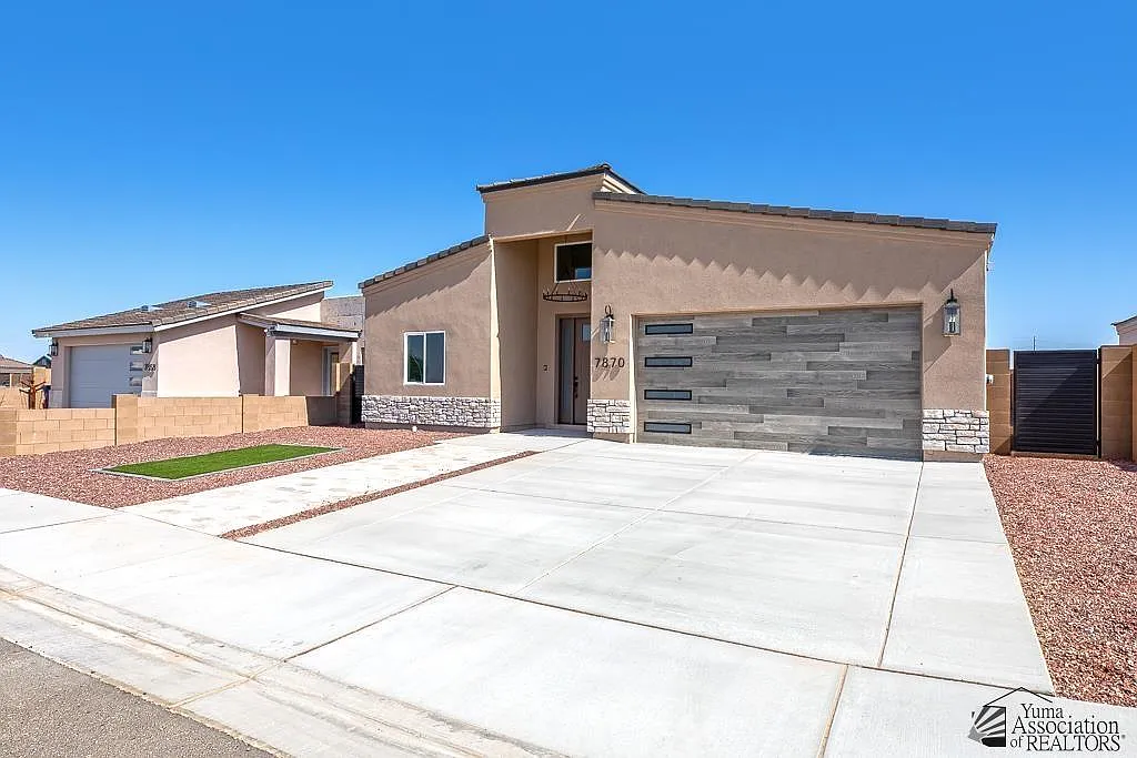 3 bed, 2.0 bath, 1728 sqft, $1,995 — Photo 2