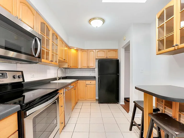 1234 Elmwood Ave #4F — Photo 12