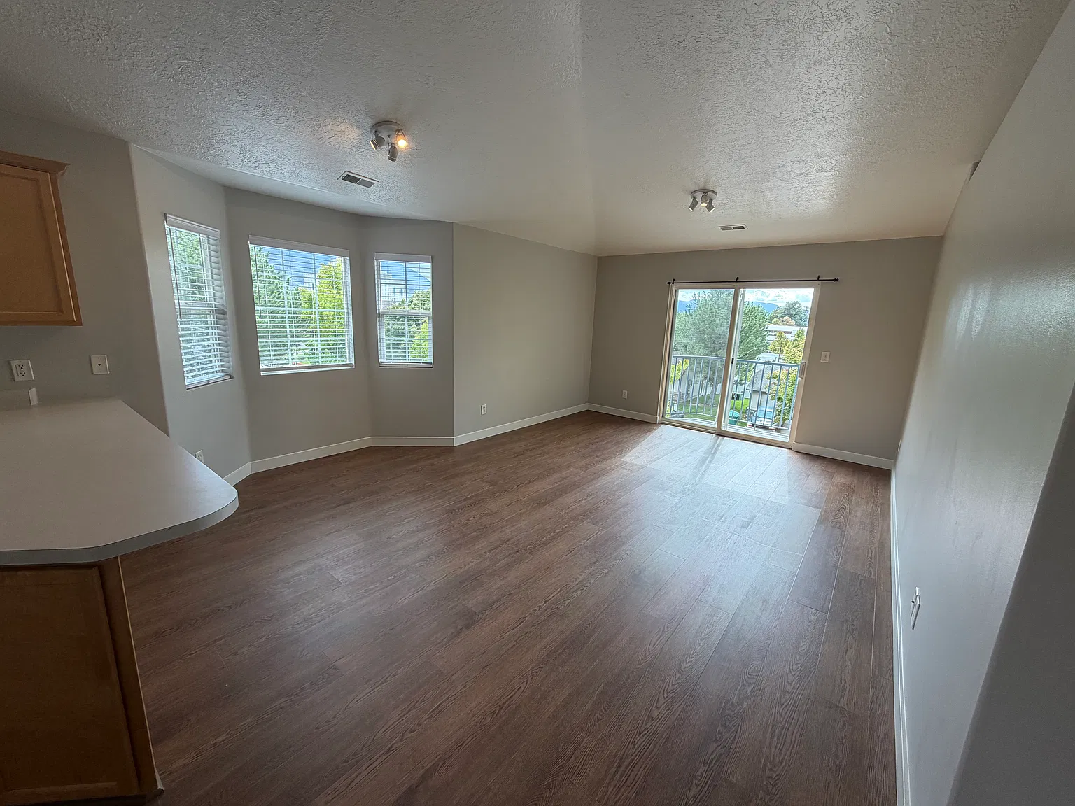 2 bed, 1000 sqft, $1,425 — Photo 1