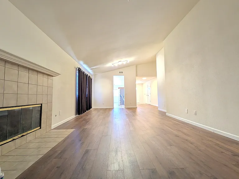Hildale Cir — Photo 3