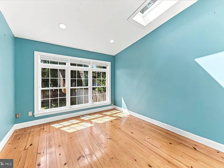 122 E Miner St — Photo 11