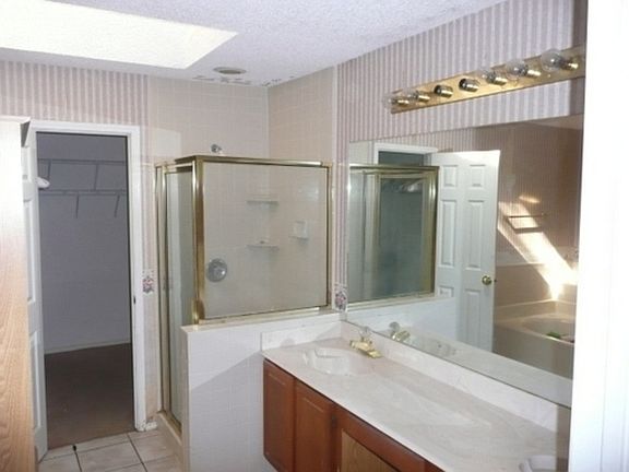 5th image of 517 Westbury Dr