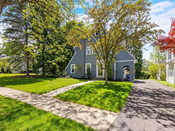 216 Standish Dr, Syracuse, NY 13224