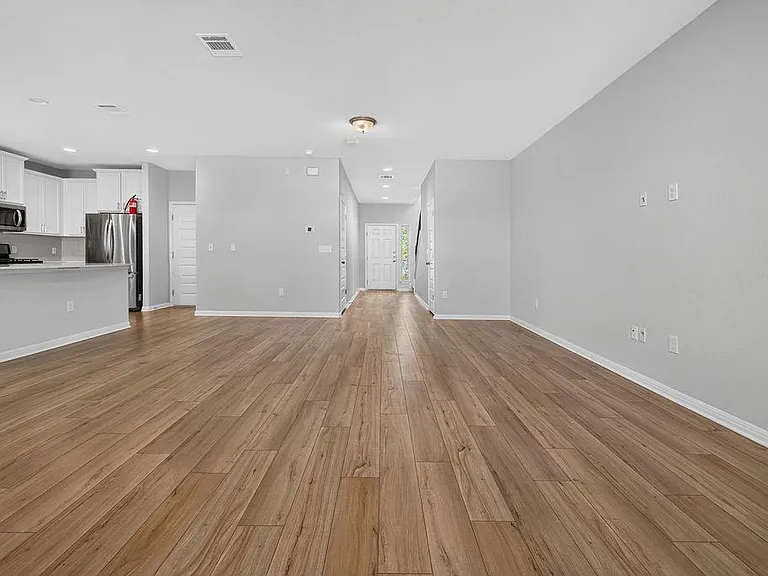 320 Rend Dr — Photo 8