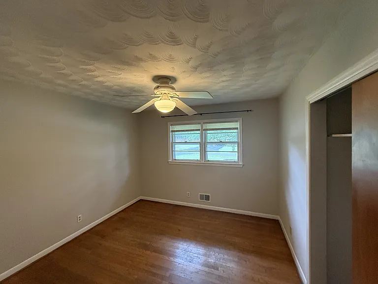 113 Midland Dr — Photo 15