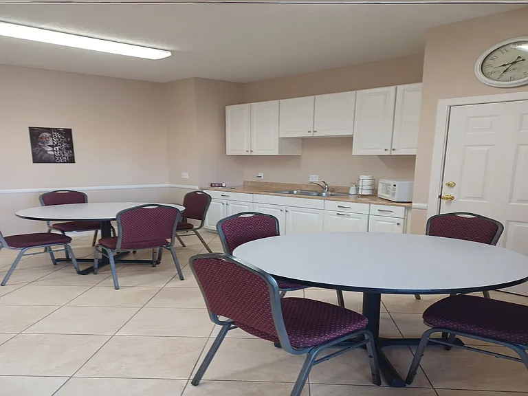 community eating room (nearby swimming pool)