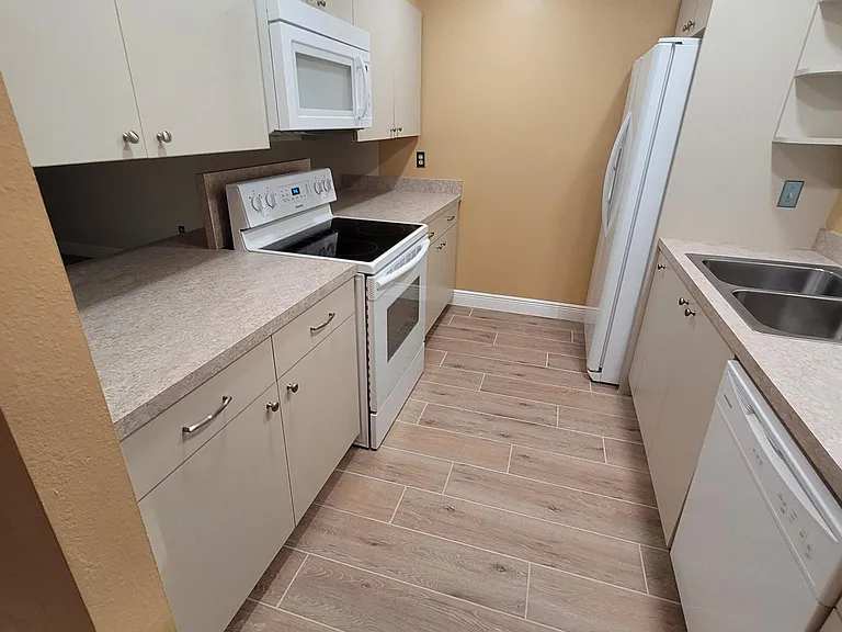 4606 Mercado Dr — Photo 7