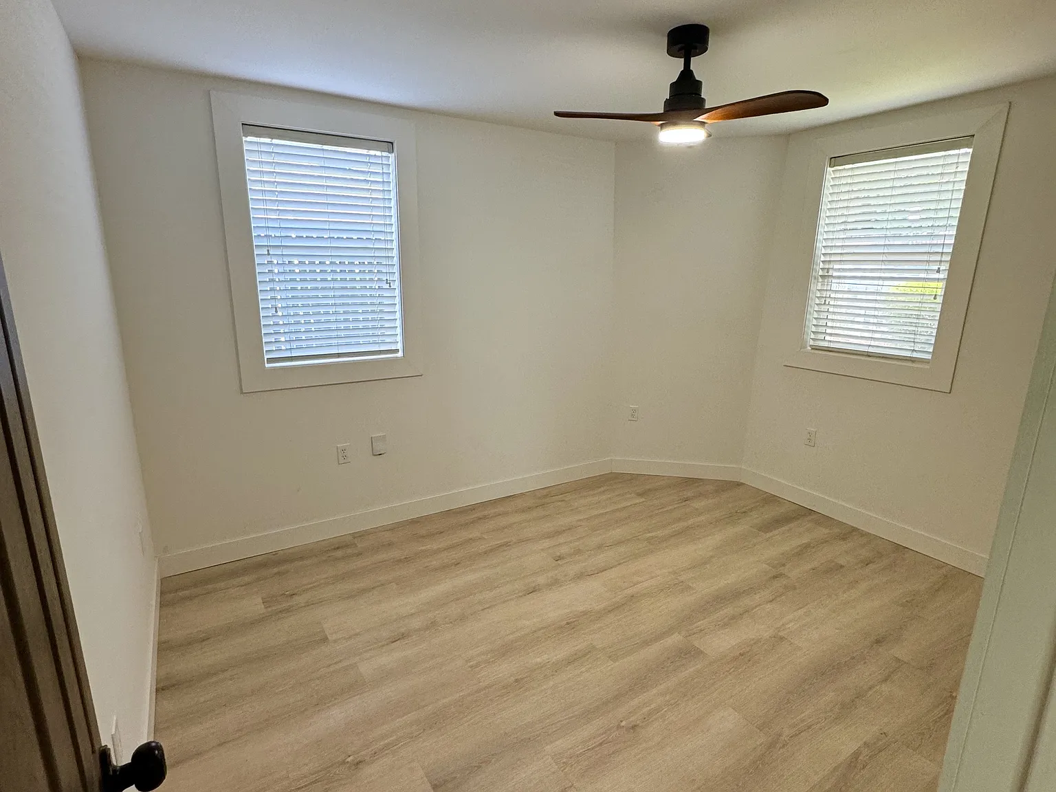 3 bed, 1019 sqft, $3,494 — Photo 3