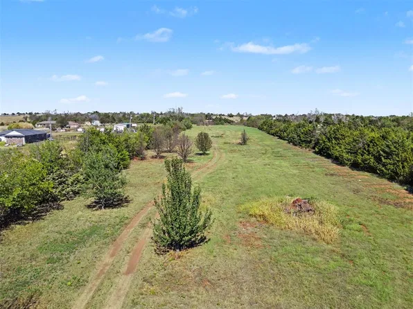 3715 SE 104th St, Moore, OK 73160