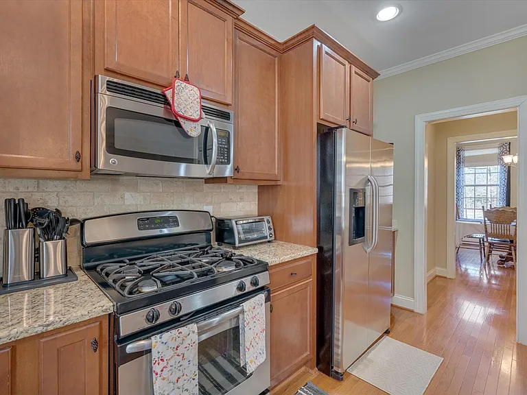 320 Lawrence Rd — Photo 11