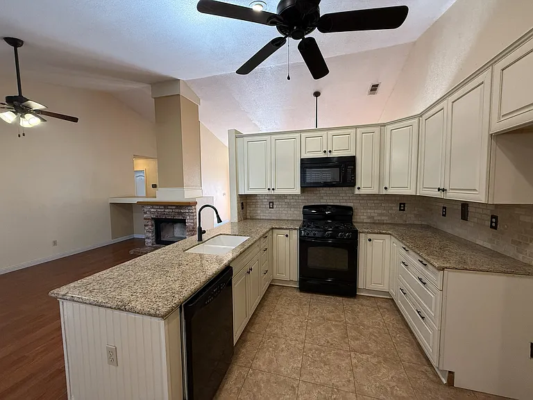 4817 Devereaux Way — Photo 7