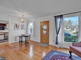 805 Inverness Ln, Philadelphia, PA 19128