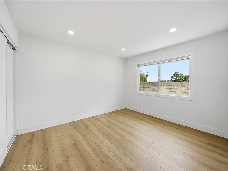 520 W Country Hls — Photo 25