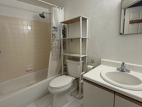 4th image of 1640 Saint Peters Ave Floor 1