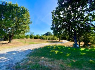 290 Green Oaks Dr, Sadler, TX 76264