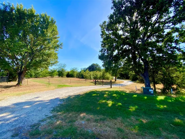 290 Green Oaks Dr, Sadler, TX 76264