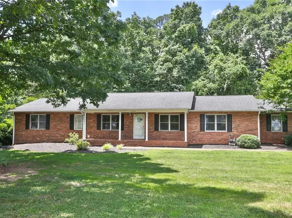2833 Smithtown Rd, East Bend, NC 27018