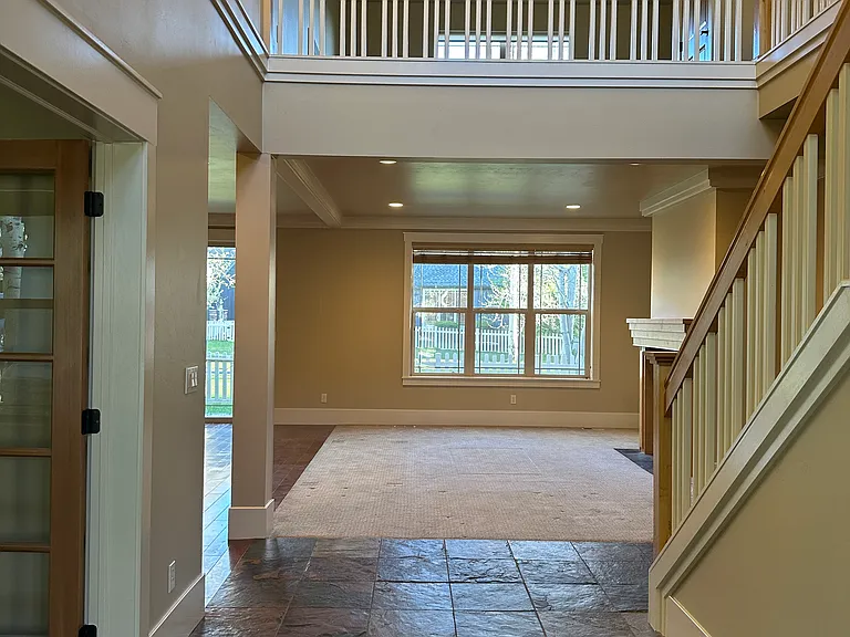 497 E Mission Dr — Photo 3