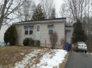 34 Connecticut Dr, Plainfield, CT 06374