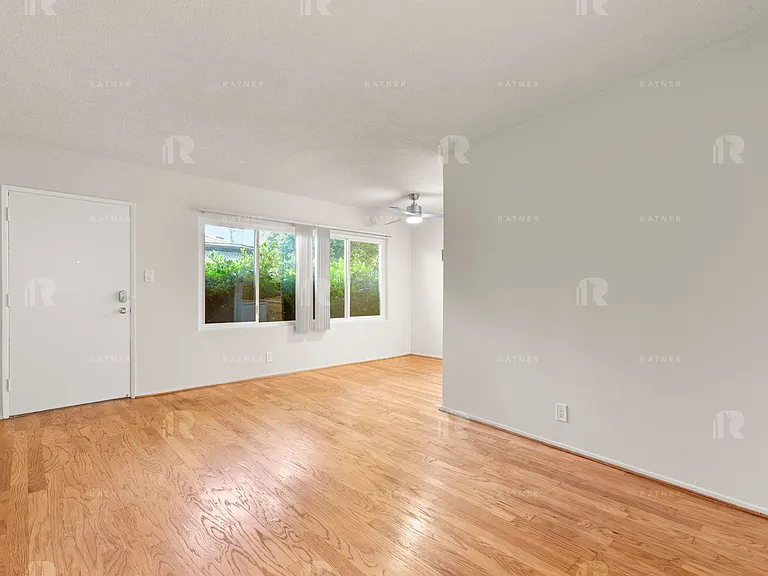 (Ar/Jo/Yo:B) 1411 N. Mansfield Avenue — Photo 6