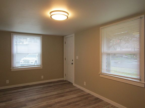 4th image of 8814 Edgewater Dr SW