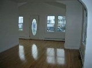 180 29th St, Copiague, NY 11726