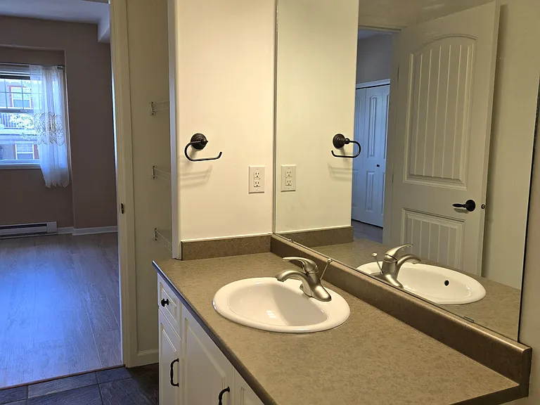550 Lorne St #104 — Photo 23