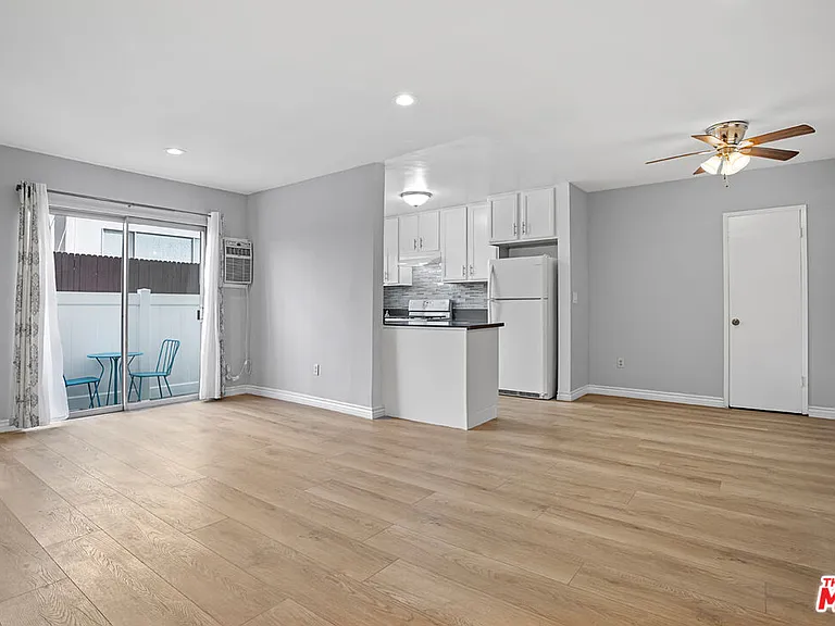 11743 Mayfield Ave #3 — Photo 5