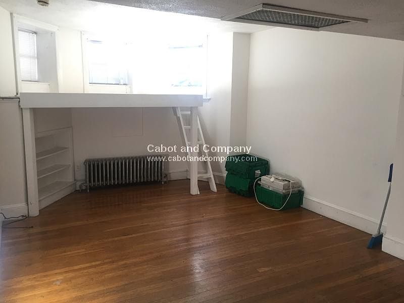 2nd image of 289 Newbury St #Bf