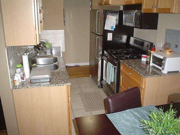 3rd image of 2629 N Hampden Ct