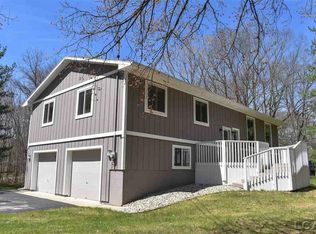 416 Wildwood Cir, Tecumseh, MI