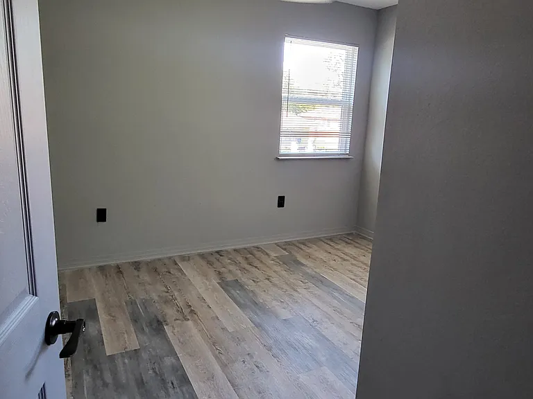 1806 N 7th Ave — Photo 13