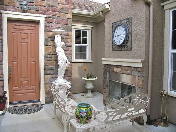 4th image of 217 Montrose Ct