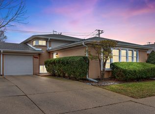 9505 Lavergne Ave, Skokie, IL 60077