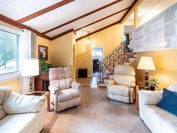 3rd image of 171 Parkledge Dr
