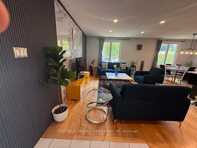 74 Alayne Cres — Photo 7