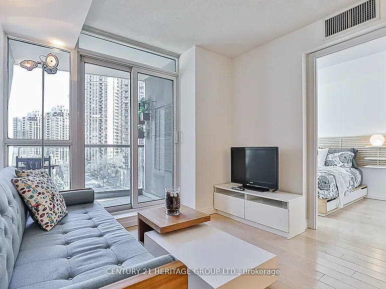30 Harrison Garden Blvd #701 — Photo 7