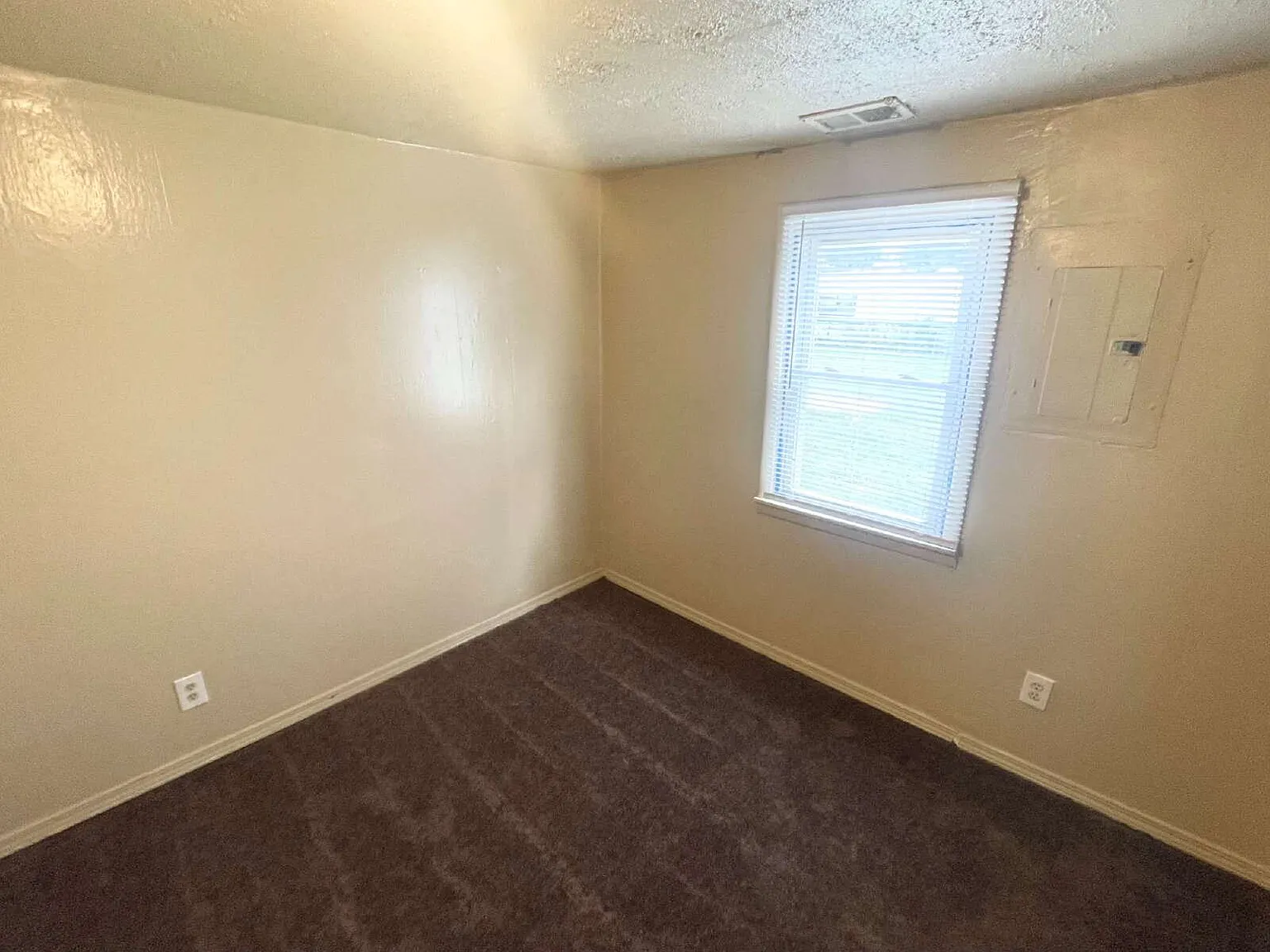 3 bed, $1,025 — Photo 4