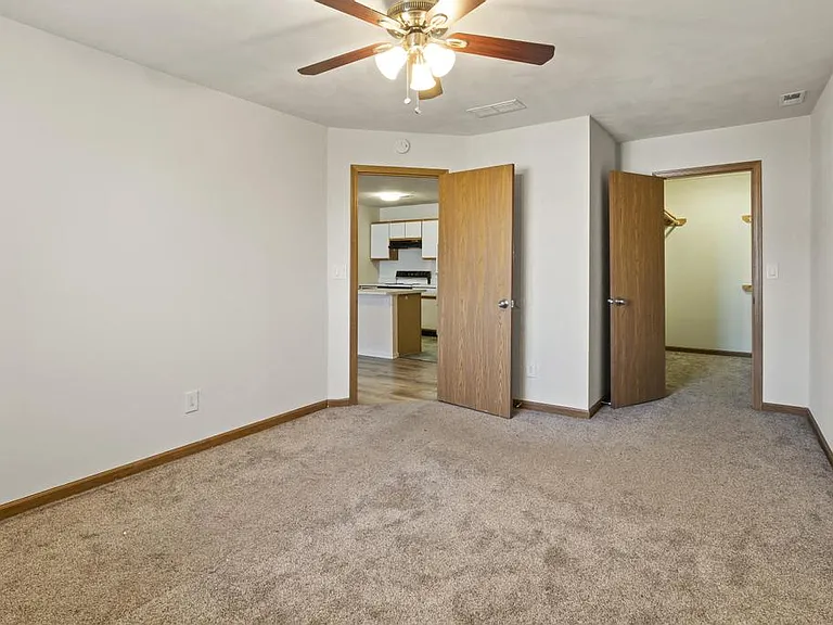 2213 Rockwood Dr — Photo 30
