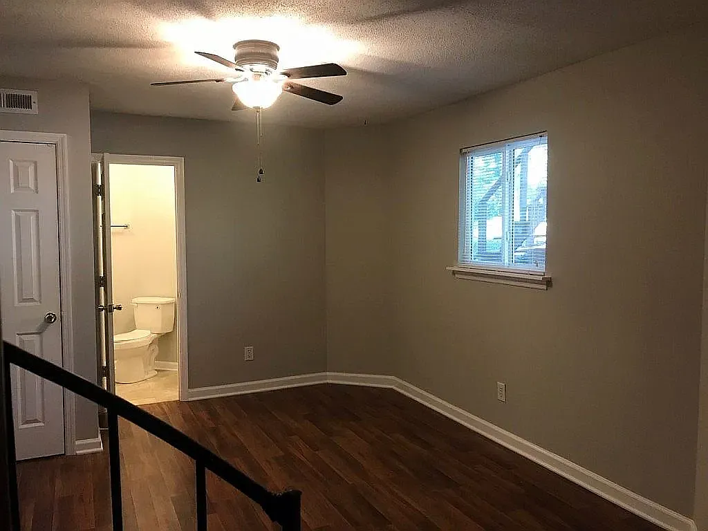 1 bed, 1.5 bath, 700 sqft, $900 — Photo 4