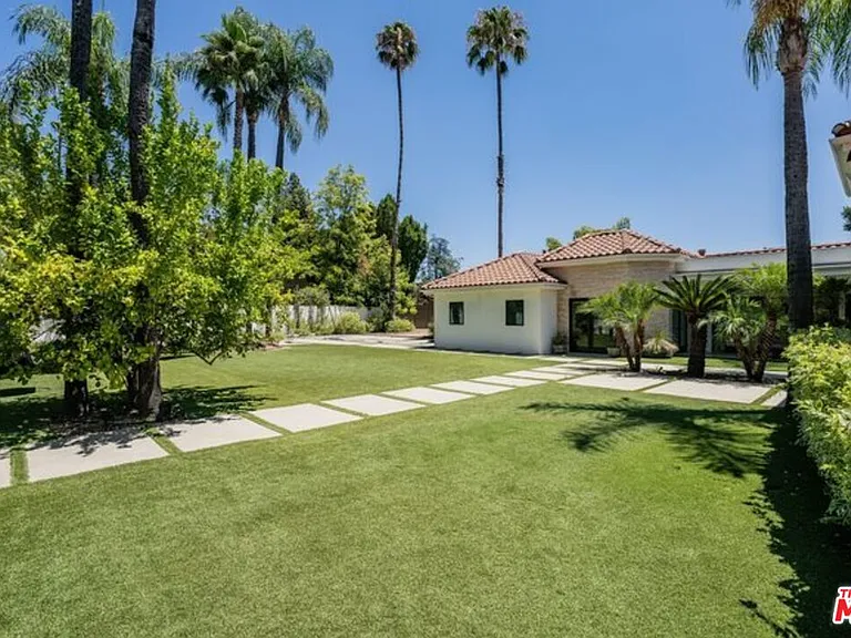 17520 Embassy Dr — Photo 2