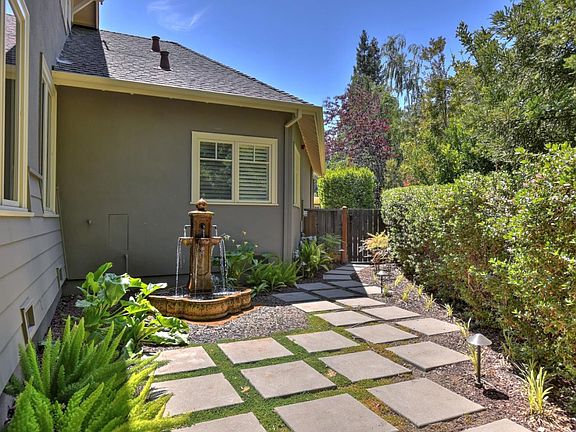 3rd image of 106 Kennedy Ct