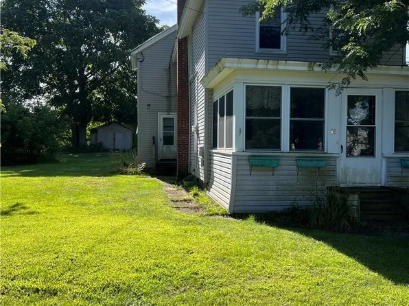 48 Grove St, Adams, NY 13605