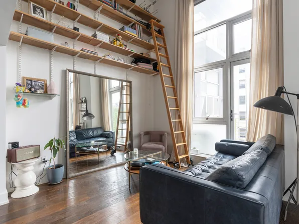 390 Lorimer Street image 1 of 12