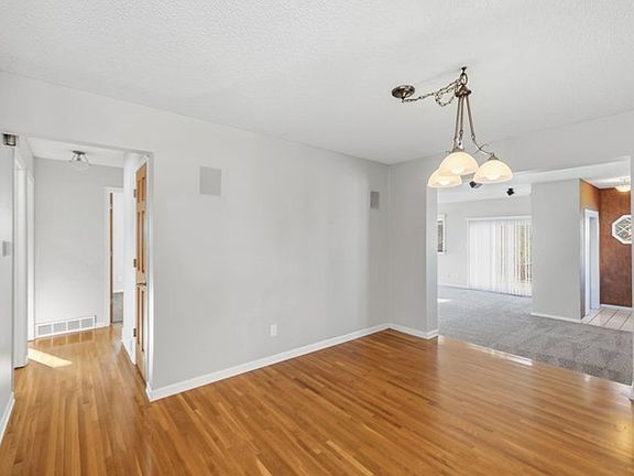 3rd image of 3212 Ashwood Dr