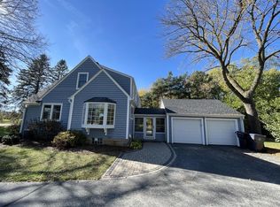 2930 W Freistadt Rd, Mequon, WI 53092