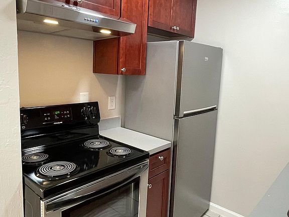 4th image of 650 E 17th St APT 4