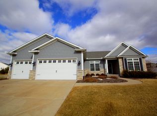 5525 Willmeyer Dr, Bettendorf, IA 52722