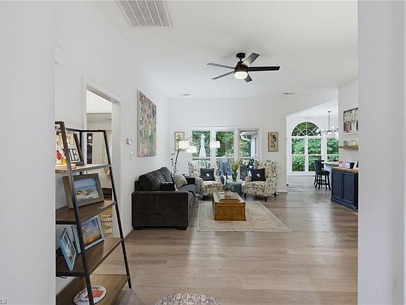 4th image of 4640 Holly Brook Dr
